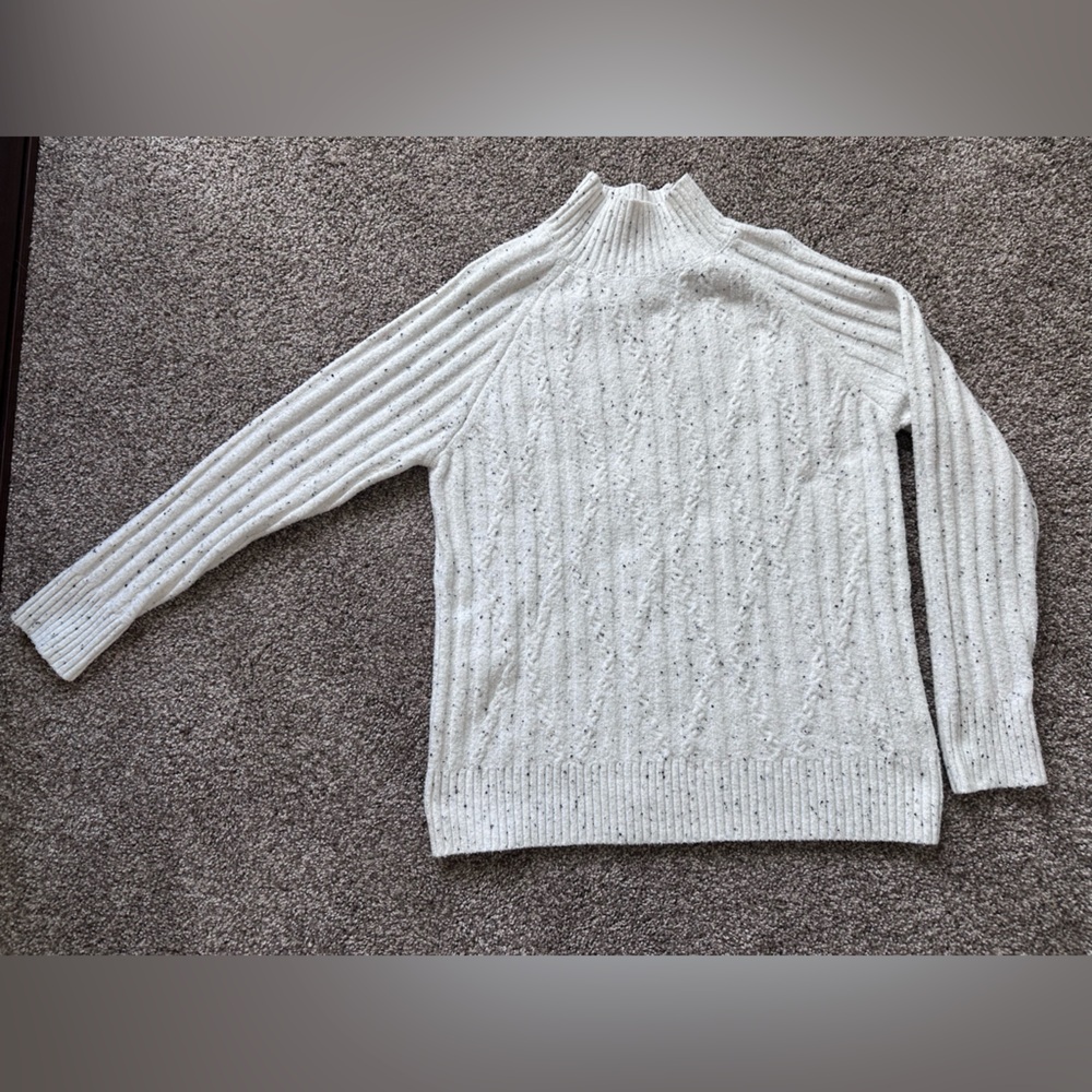 Madison Grey NY White/Black
Speckle Cable-Knitted Mock Neck Sweater - size small